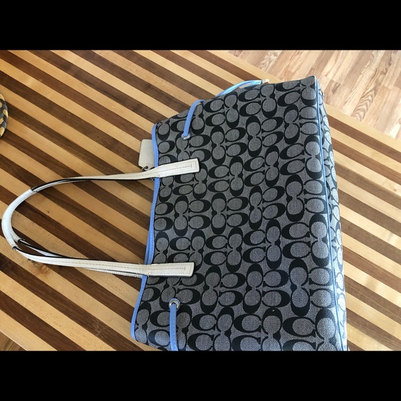 Large purse/tote coach - Picture 3 of 8